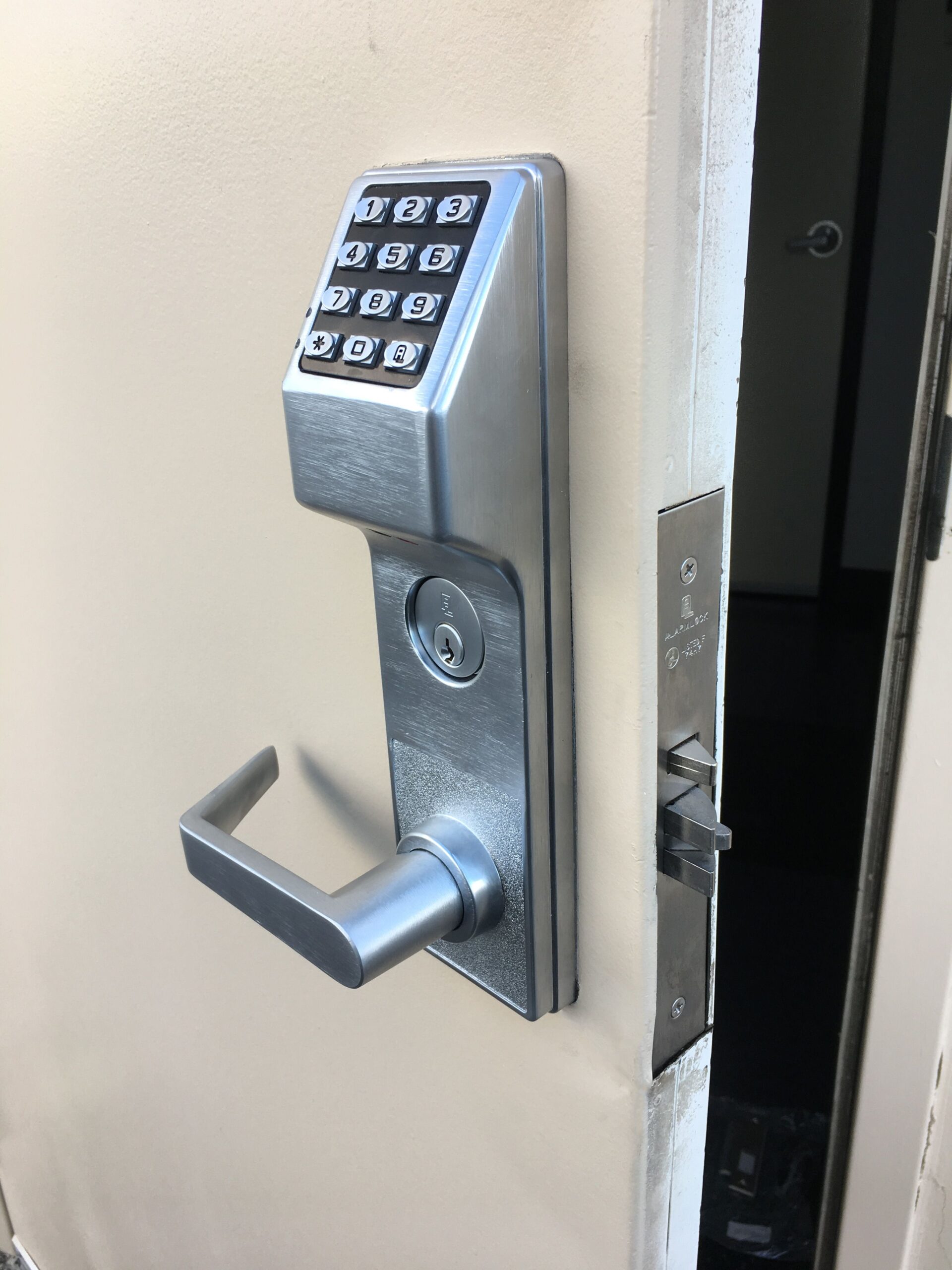 Commercial locksmith services